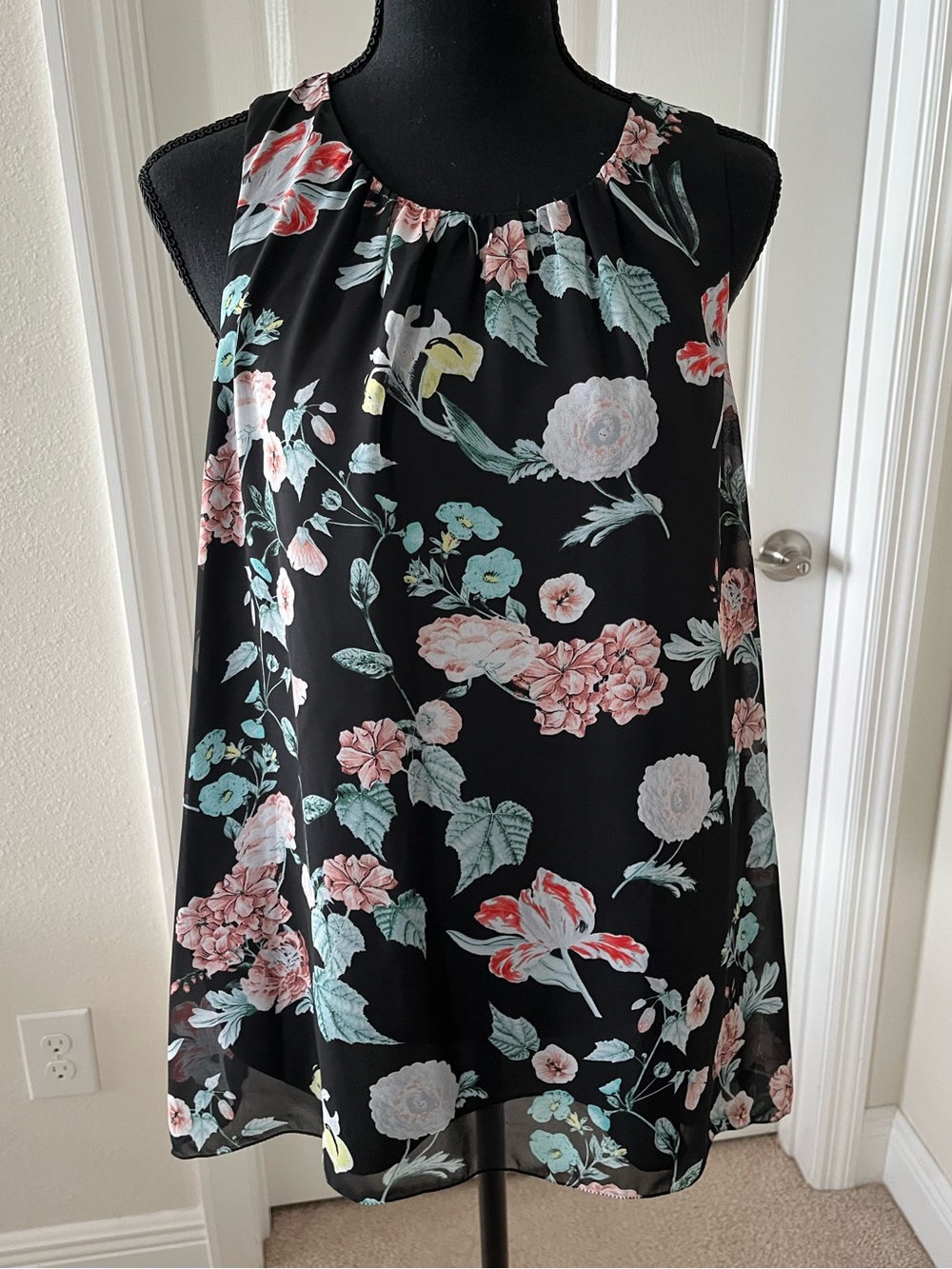 Vince Camuto Black Floral Sleeveless Top